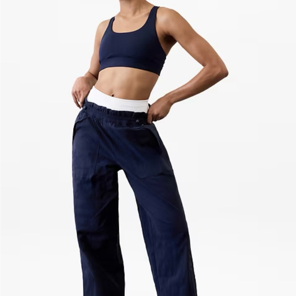NWT Athleta Trekkie High Rise Parachute Pant in Navy, Size Small